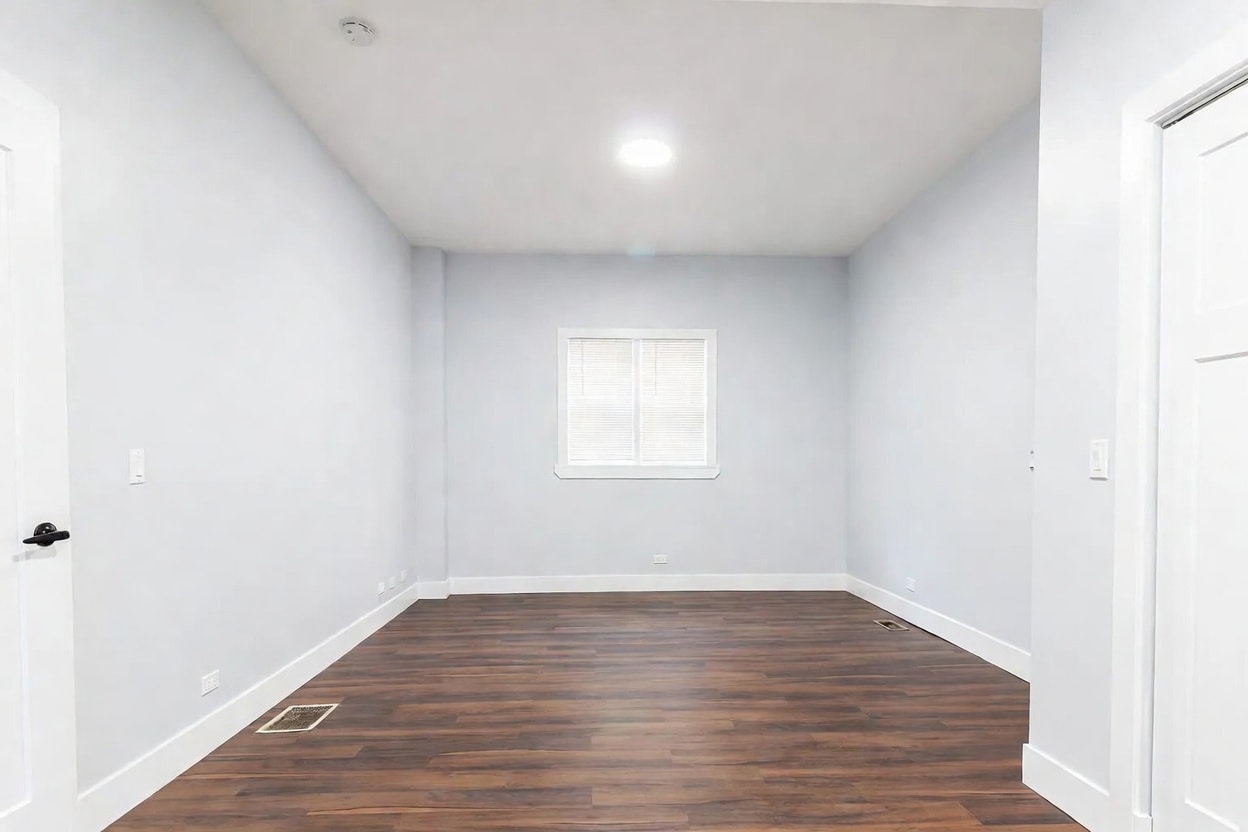 Building Photo - 932 N Richmond St