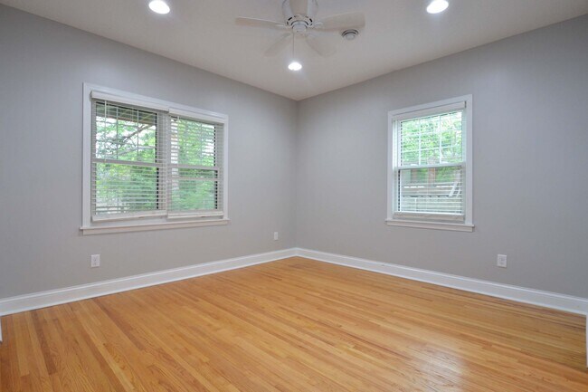 Building Photo - 3552 Irving Ave S