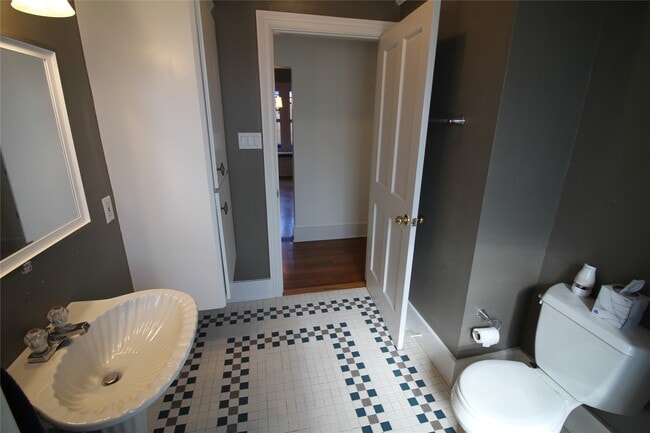 Building Photo - 1031 Fugate St