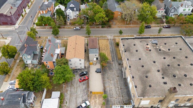 Building Photo - 1279 Indianola Ave