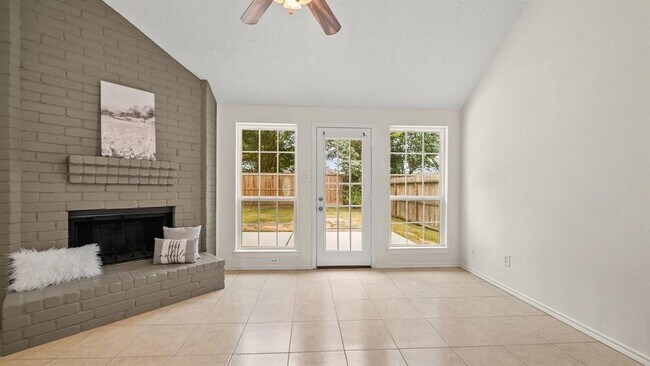 Building Photo - 1504 Regency Ct