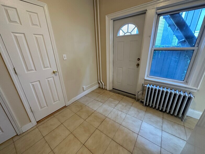Building Photo - 375 Dorchester St