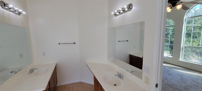 Building Photo - 8801 Sun Haven Ln