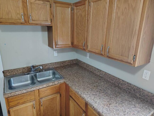 Building Photo - 2.0 bedroom in Richmond Indiana 47374