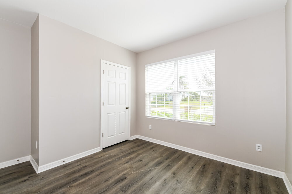 Building Photo - 4406 SW 15th Ave