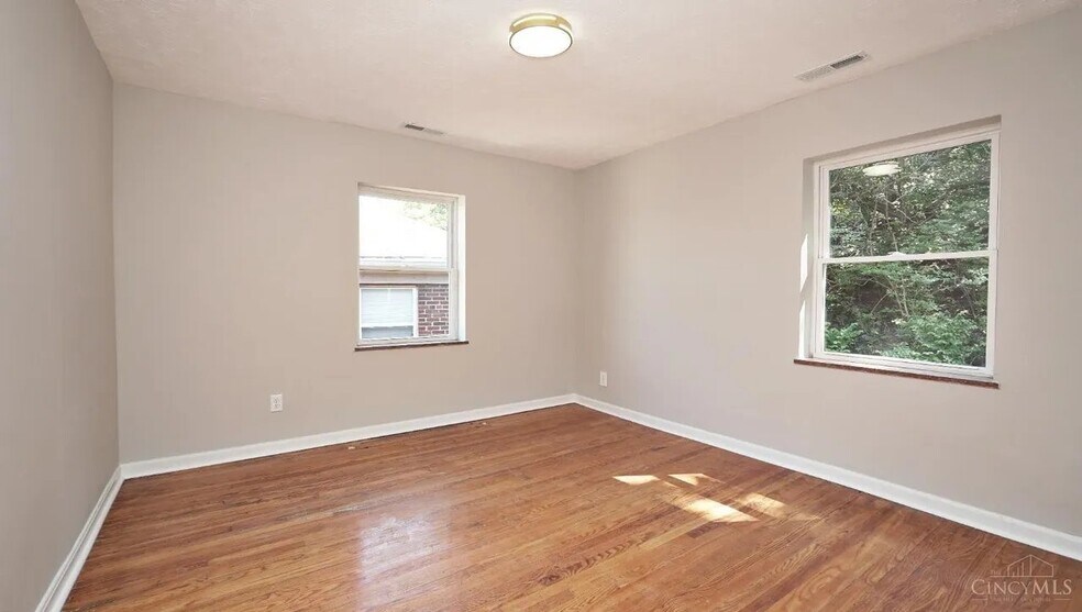 Building Photo - 2992 W McMicken Ave