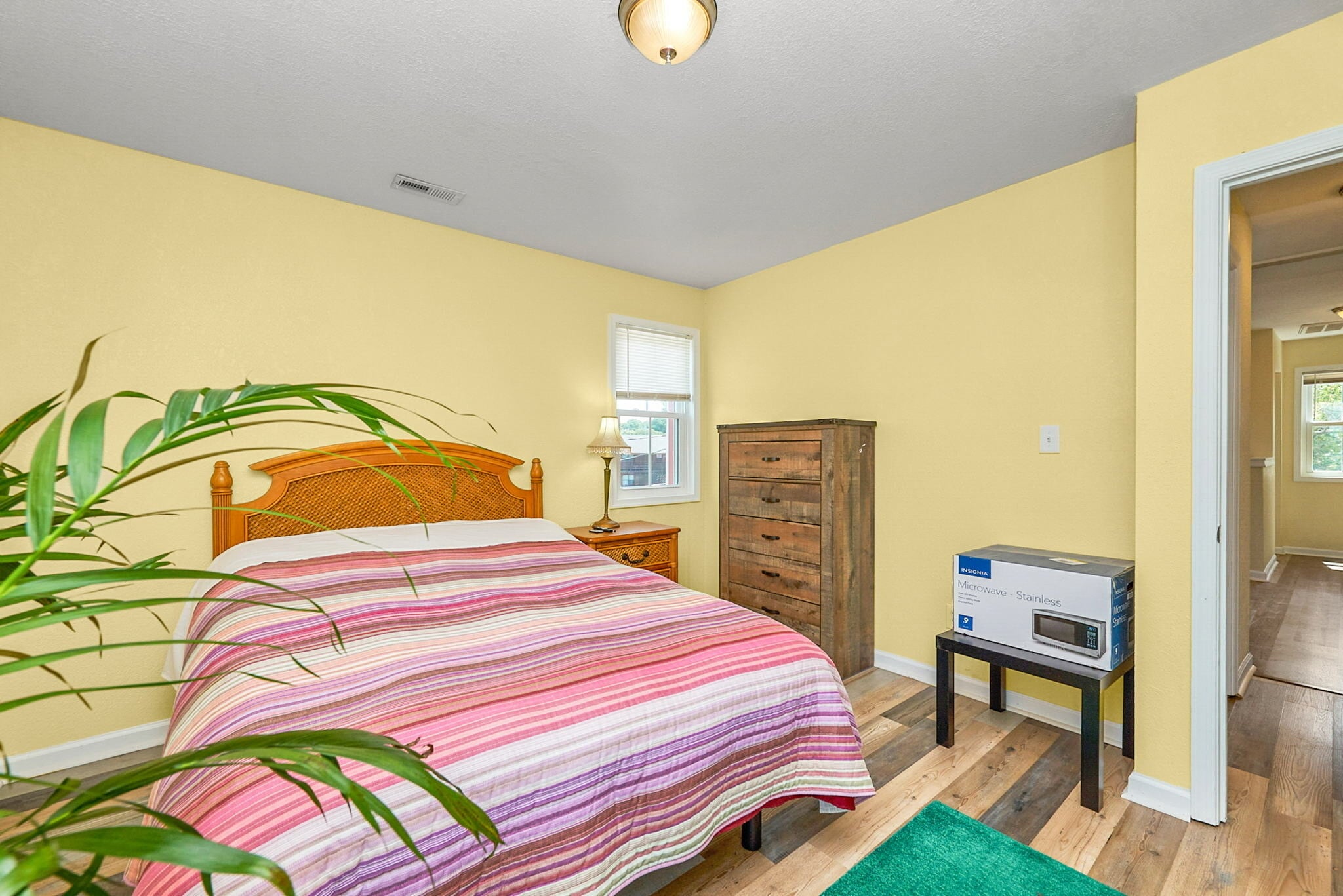 Building Photo - 9573 6th Bay St