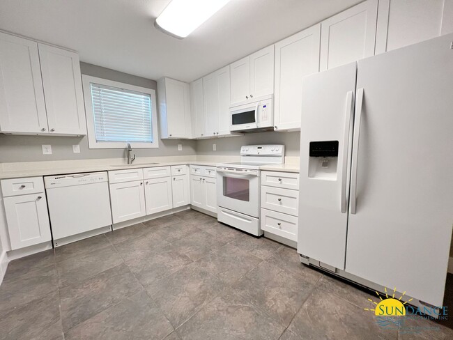 Building Photo - Nice Spacious updated 4 Bedroom home in El...