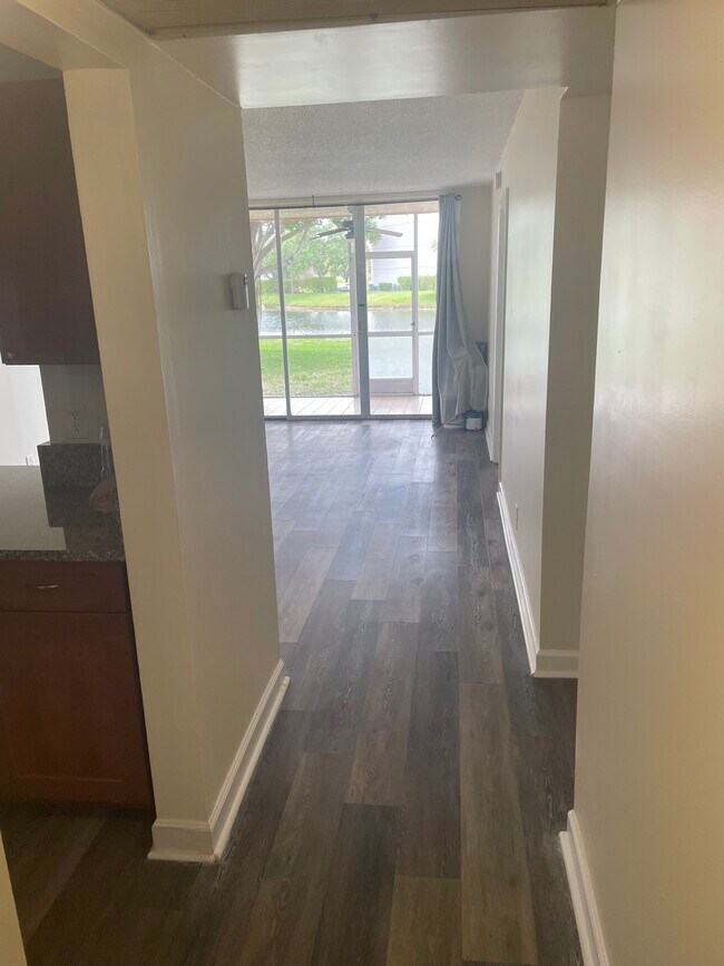 Building Photo - 9420 Poinciana Pl