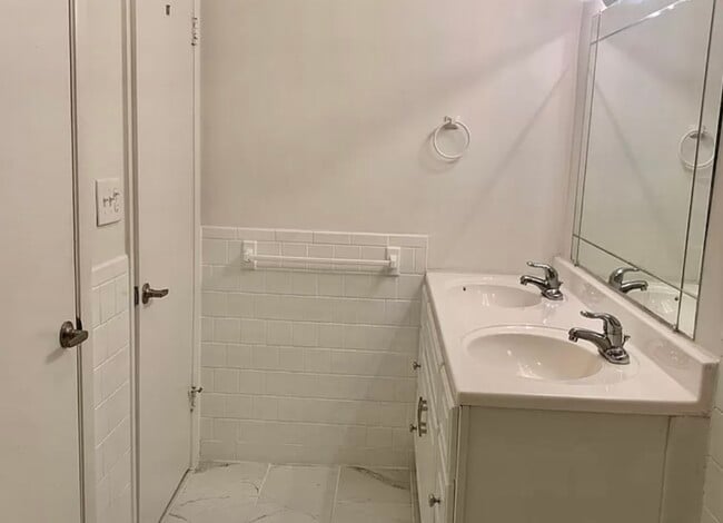 Bathroom - 4266 Roswell Rd NE