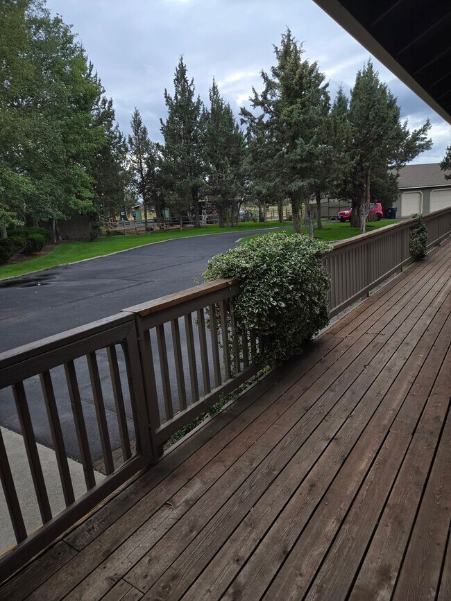 Building Photo - Stunning Views, Executive Home in Equestrian Meadows Redmond