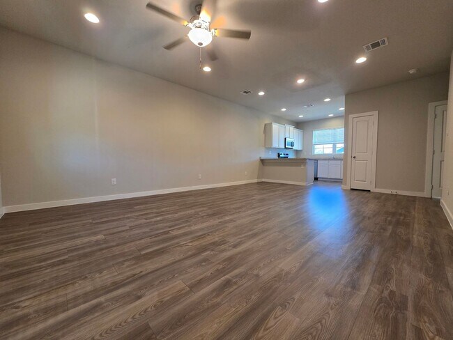 Building Photo - Townhome for Rent