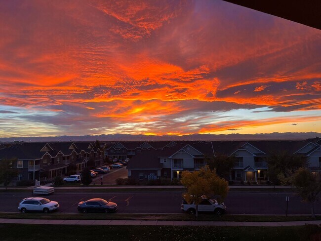 Building Photo - 1 bed 1 bath w/ Beautiful Mountain views!