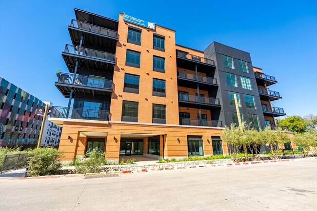 Building Photo - Luxurious Industrial Loft - 2 bed 2 bath c...