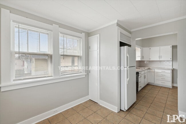 Building Photo - 4138 N Lockwood Ave
