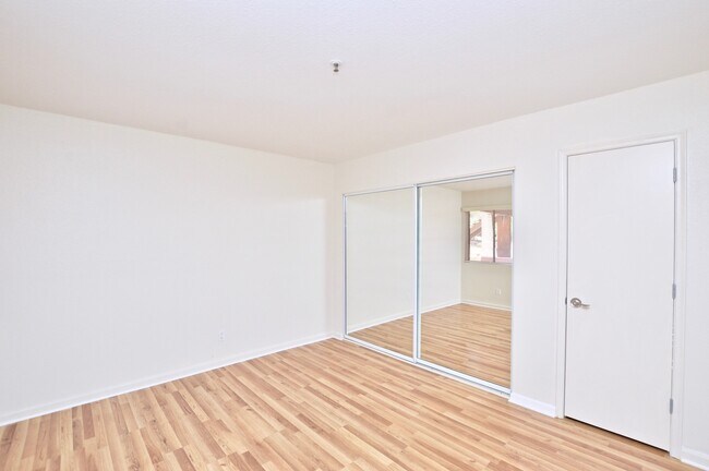 Building Photo - 4704 E Paradise Village Pky N