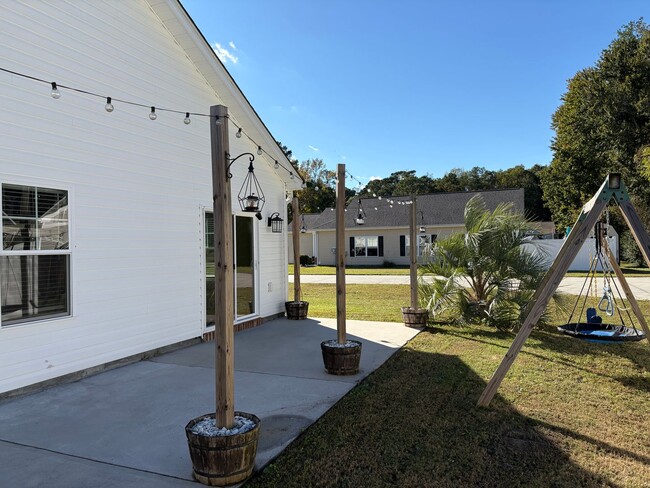 Building Photo - 292 Clearwater Dr