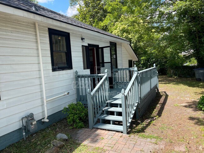 Building Photo - 1524 Sunset Ave