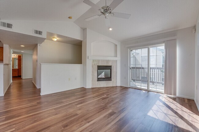 Building Photo - Beautiful 3 Bed, 2 Bath Condo in NW Fort Collins!