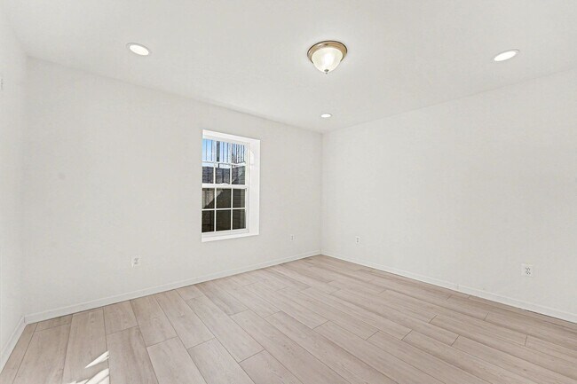 Building Photo - Luxurious Living Lewis Style: A Spacious 5-Bedroom Home with Modern Elegance