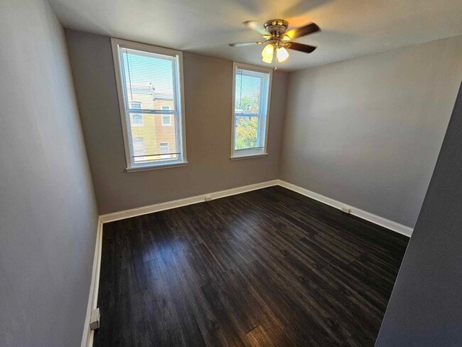 Building Photo - 3 Bed/1.5 bath Townhouse in Pigtown