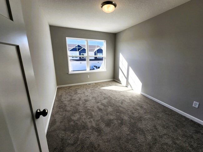 Upper level bed 3 - 13616 Busch Ln