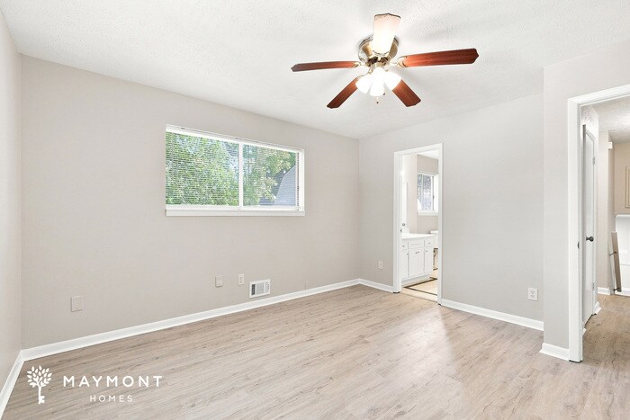 Building Photo - 8455 Magnolia Dr