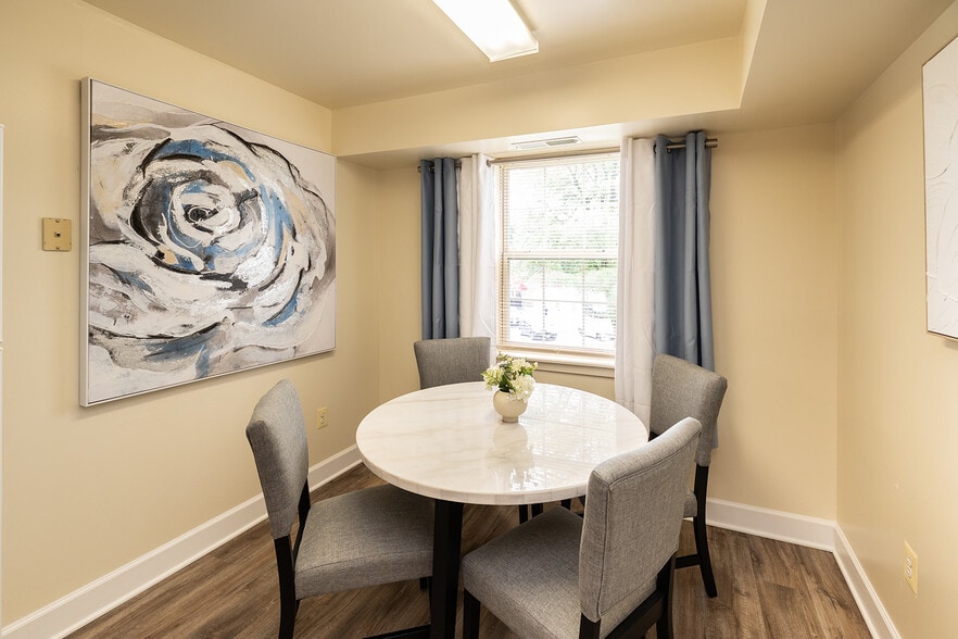 Primary Photo - Woodridge Apartments