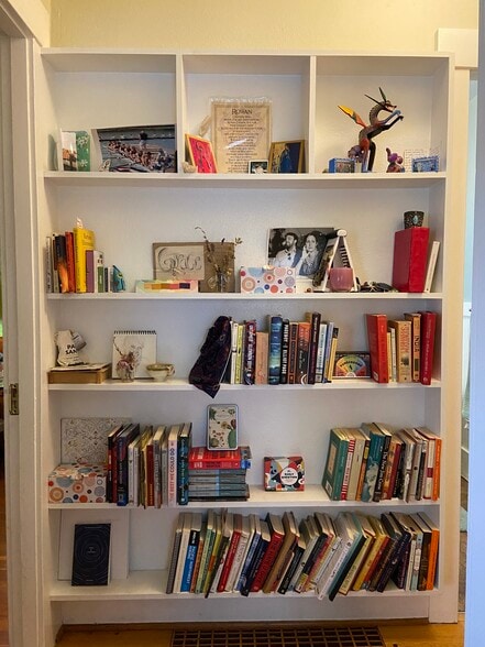 Built-ins - 6814 North Boston Avenue