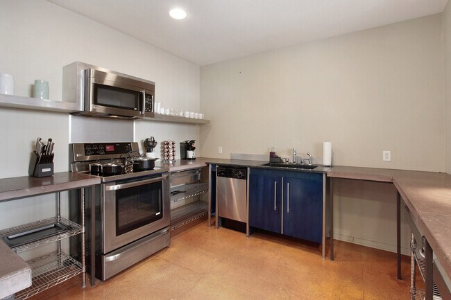 Building Photo - 1039 Constance St