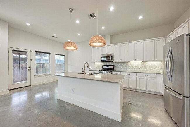 Building Photo - 1000 Taulbee Ln