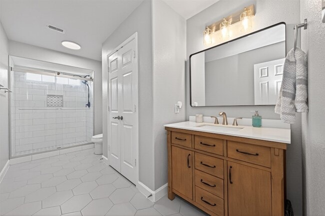 Building Photo - 3329 Oak Dale Way