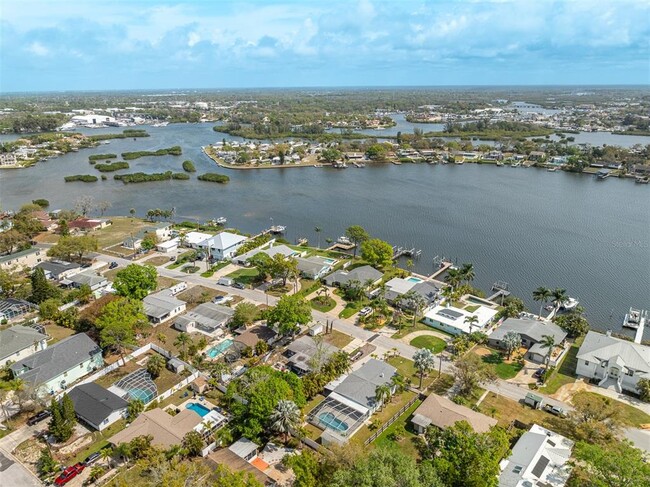 Building Photo - 711 Bayshore Dr