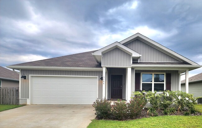 Primary Photo - Gorgeous and Spacious 4 Bedroom, 2 Bath Op...