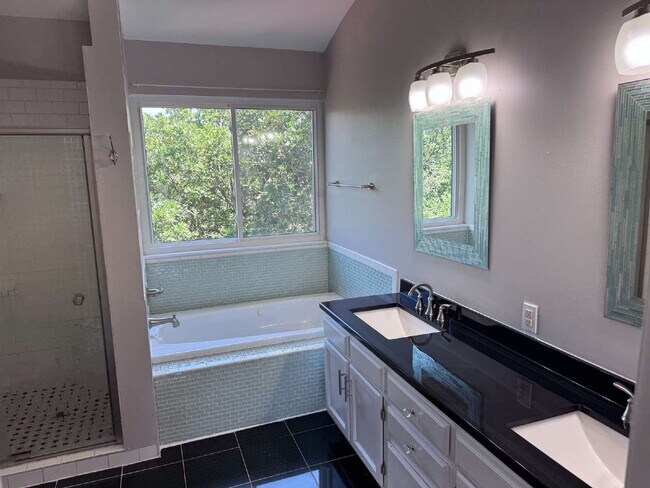 Building Photo - 5-Bedroom Home in D12 with Open Space View...