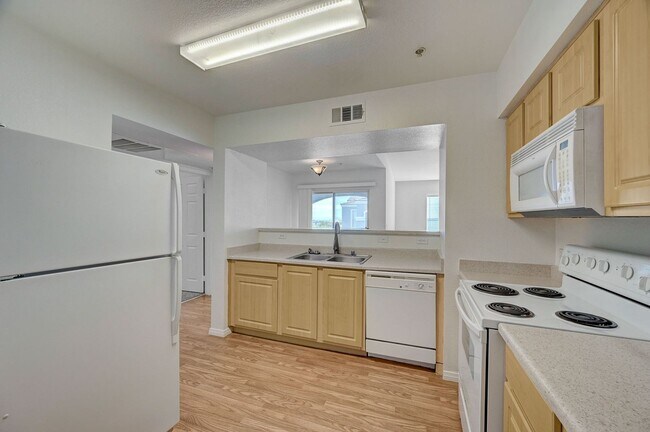 Building Photo - LOCATION! LOCATION! LOCATION! Move-in ready 2-bedroom condo in Centennial Hills!