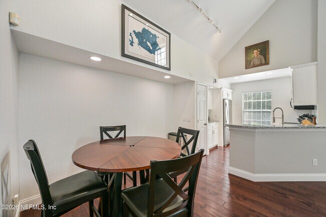 Building Photo - 13703 Richmond Park Dr N