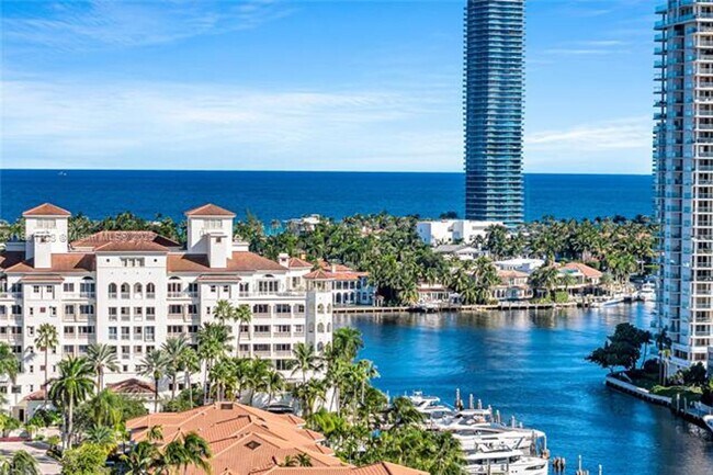 Building Photo - 19900 E Country Club Dr