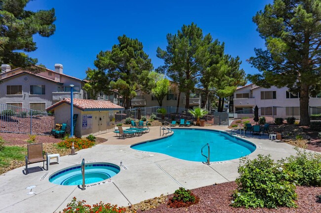 Building Photo - Centrally Located 3 Bed Condo In Gated Com...