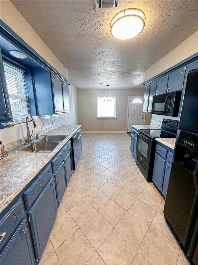 Building Photo - 7603 NW Andrews Ave