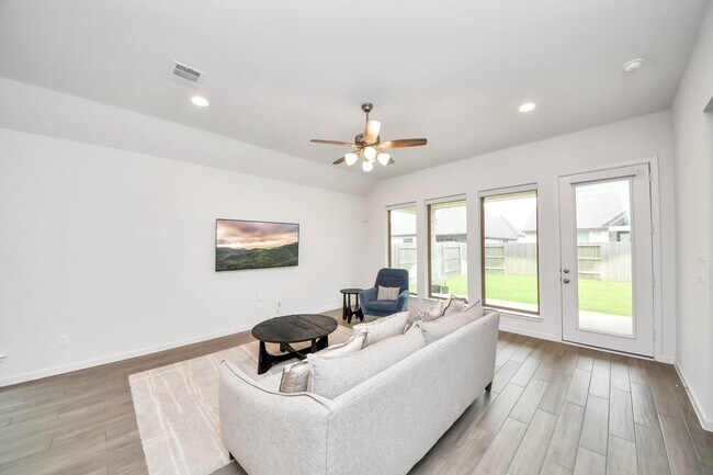 Building Photo - 11210 Burgus Farm Rd