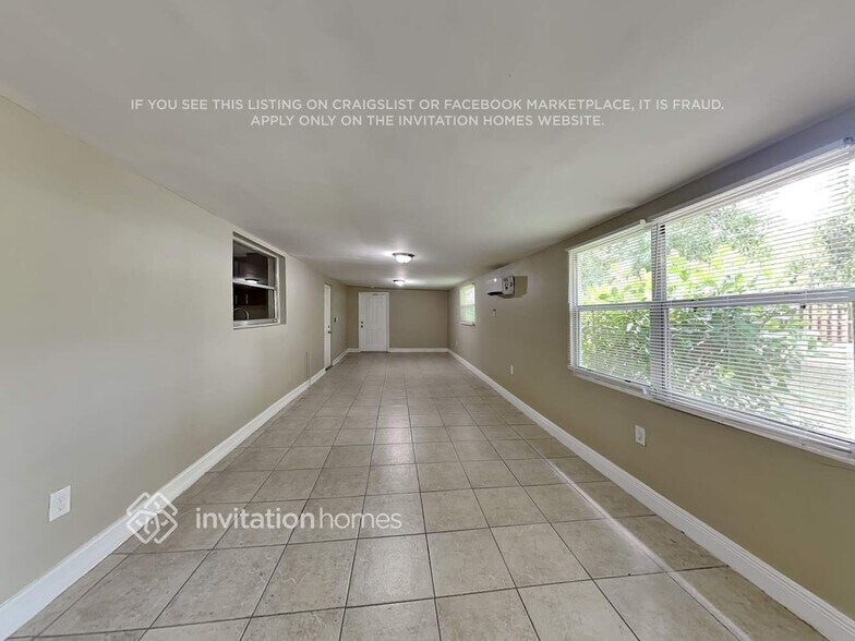 Building Photo - 341 SW 64th Ave