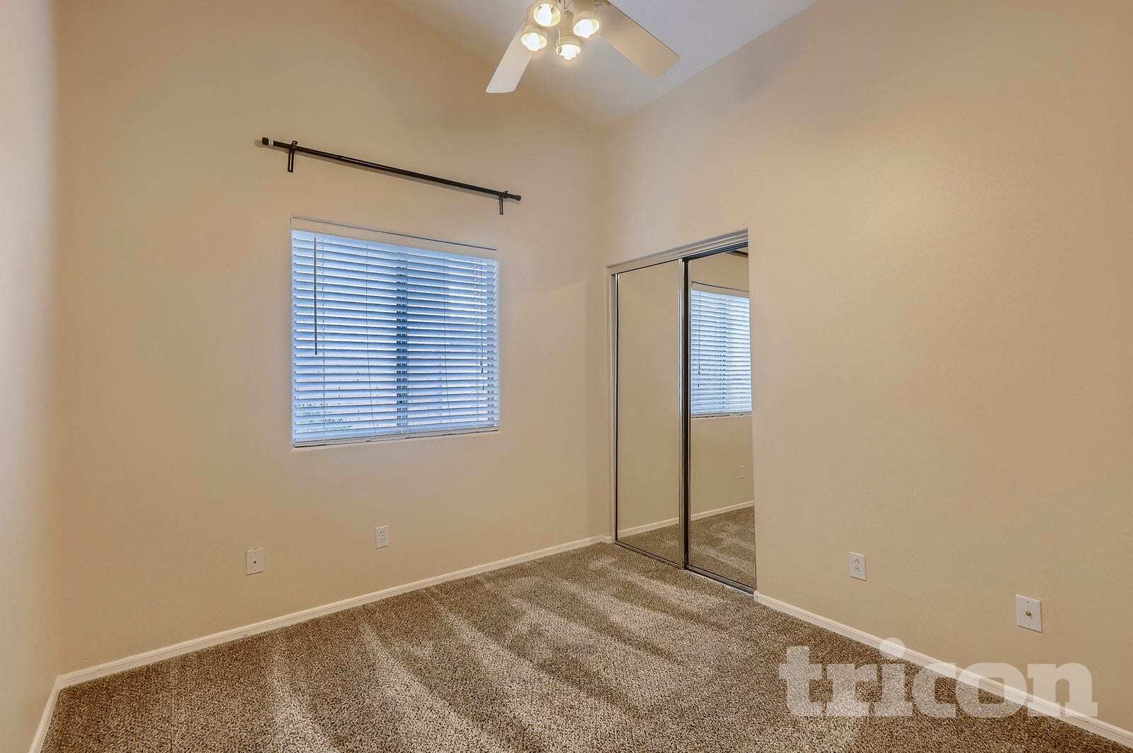 Building Photo - 4410 W Donner Dr