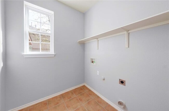 Building Photo - 1136 Beechwood Dr