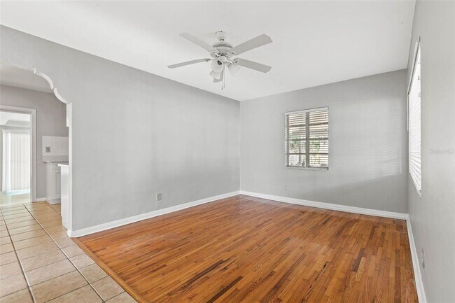 Building Photo - 1005 W Woodlawn Ave