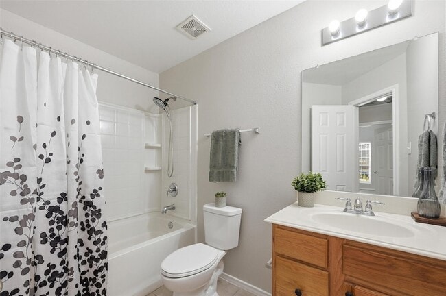 Building Photo - 9842 Wake Bridge Dr