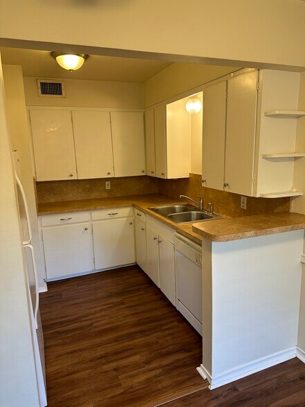 Building Photo - 6205 Oram St