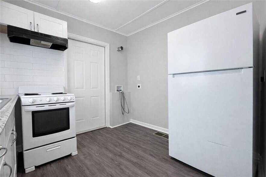 Building Photo - 2146 Brookview Dr NE