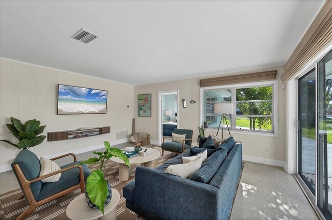 Building Photo - 550 Gaspar Dr