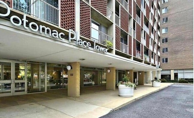 Building Photo - Fully Furnished Waterfront Studio That Lives Like a 1-Bedroom | SW DC